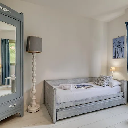 Apartment Les Cypres Garavan For 7