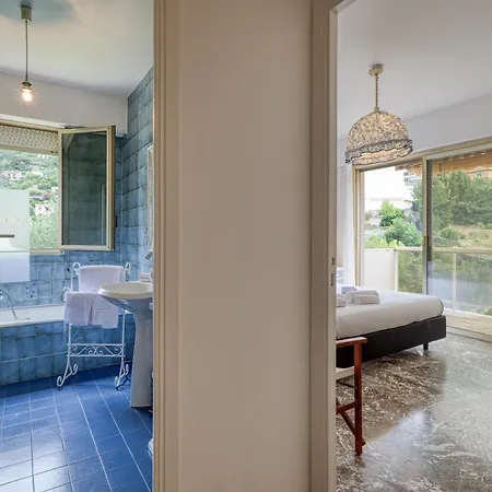 Les Cypres Garavan 멍똥