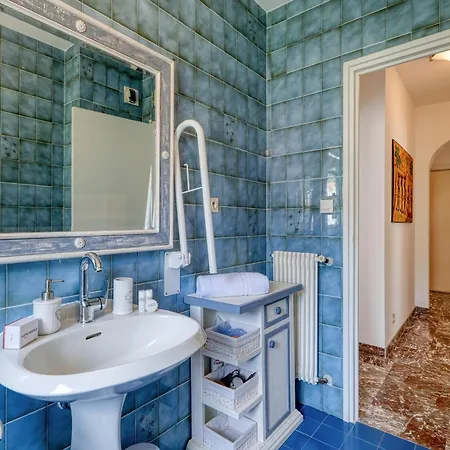 Les Cypres Garavan 멍똥