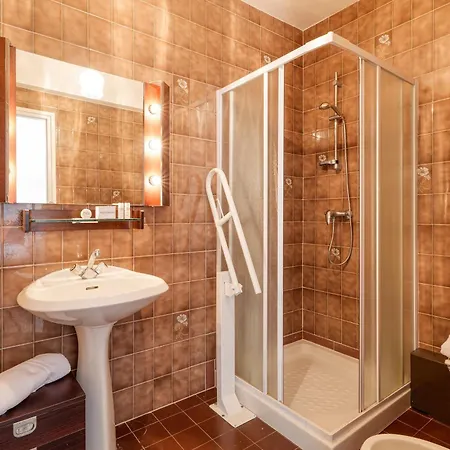 Apartment Les Cypres Garavan For 7 Menton