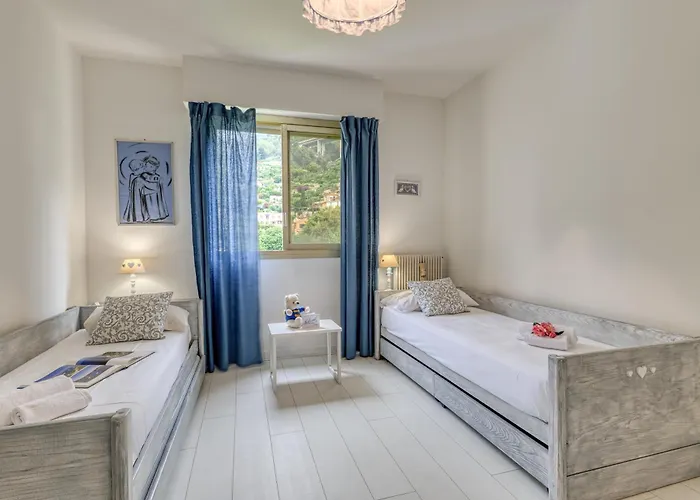 Les Cypres Garavan *