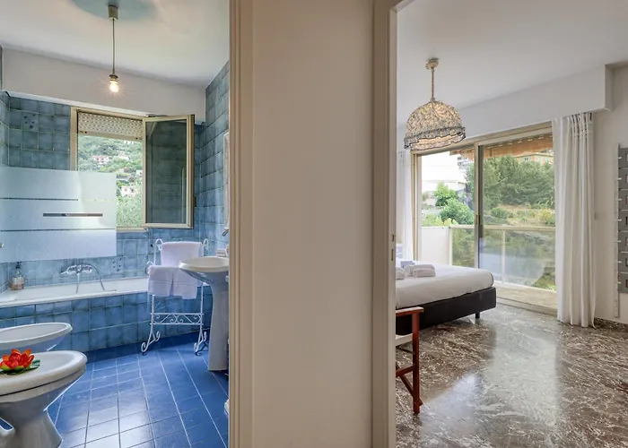 Les Cypres Garavan מנטון