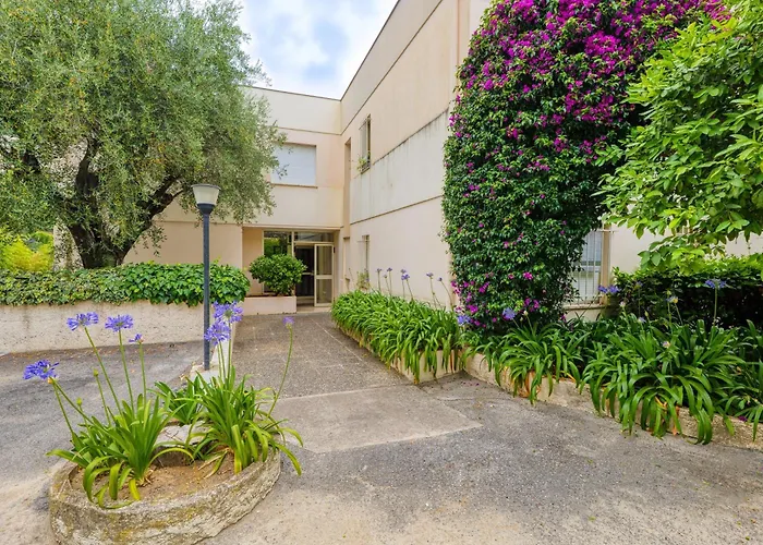 Les Cypres Garavan * Menton